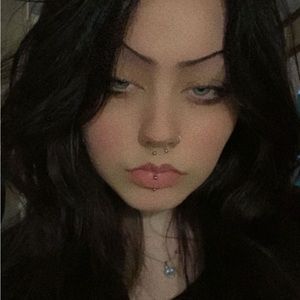 Meet your Posher, Alicia